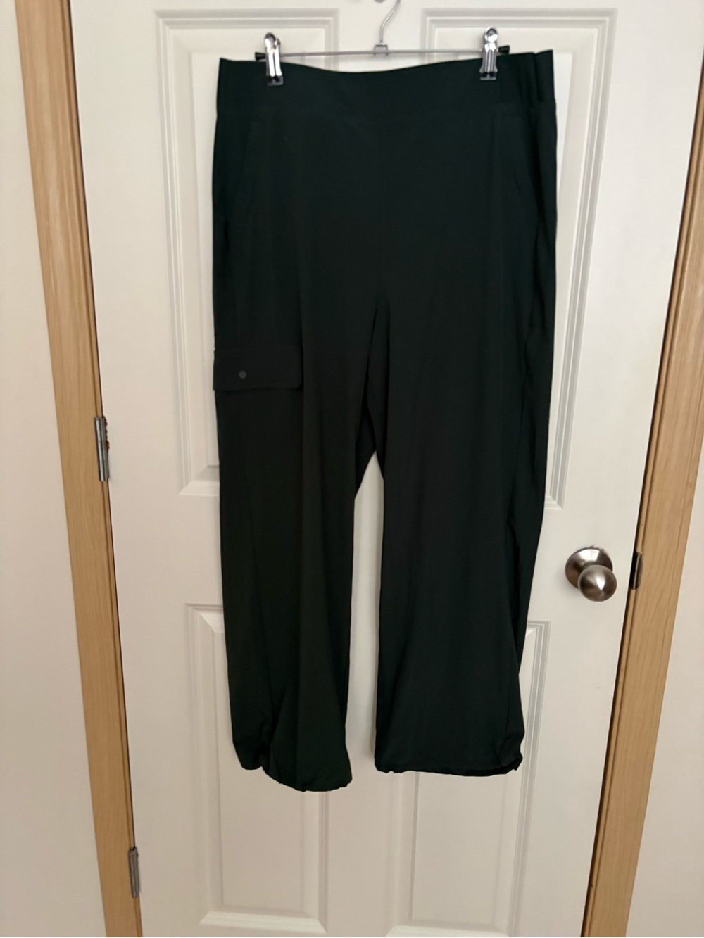 Chico's Dark Green Pull-On Cargo Capri Pants